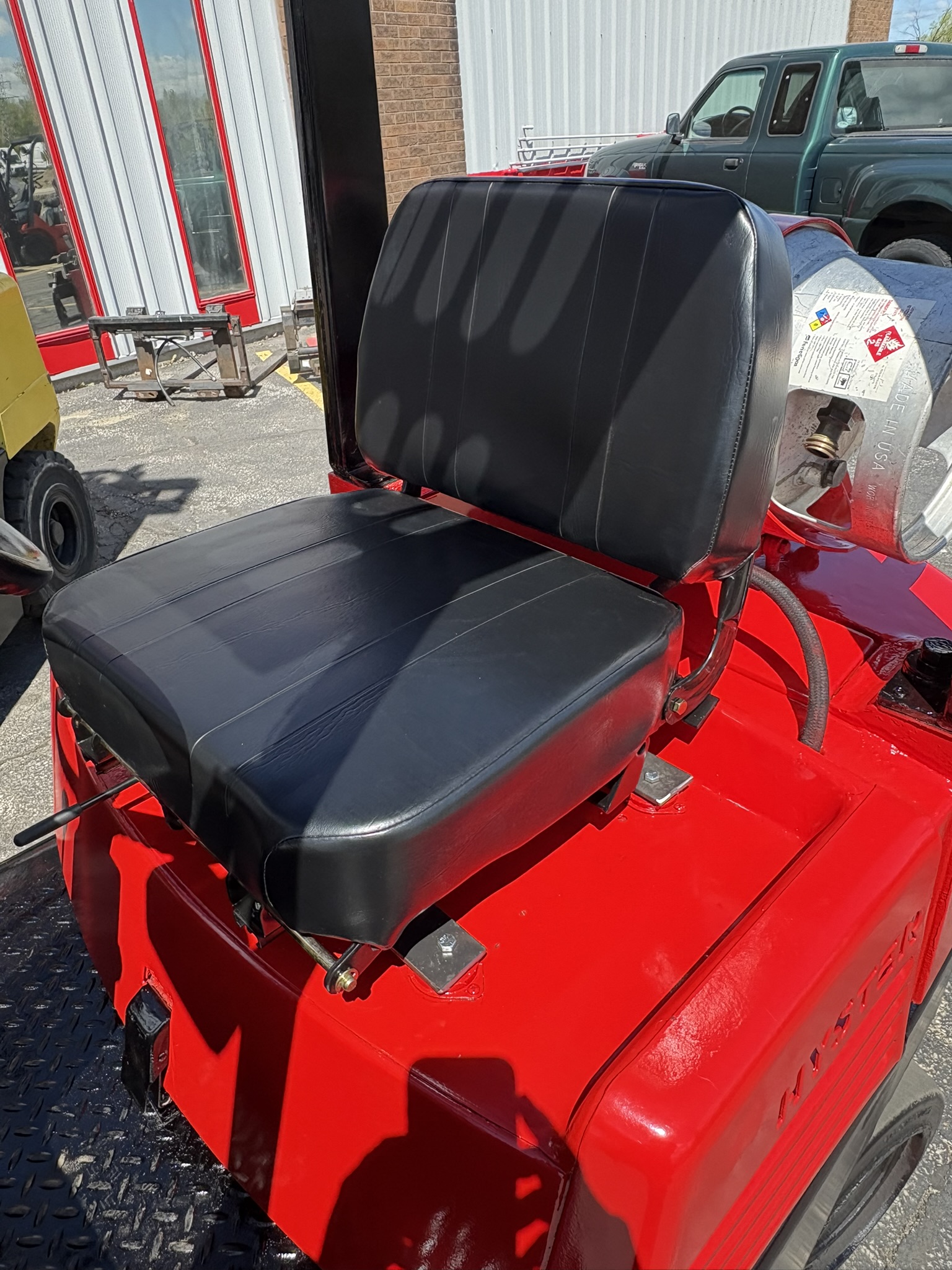1999 Hyster S40E operator seat - Tank Land Ventures