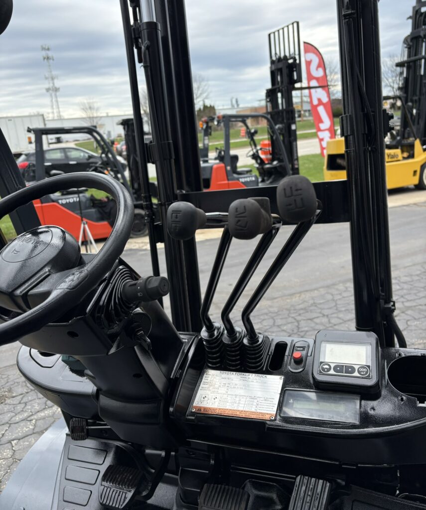 2012 Toyota 8FGU25 forklift stock 1616 detail 4