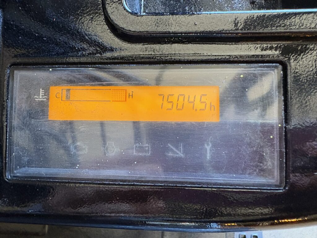 2013 Toyota 8FGU18 forklift hour meter