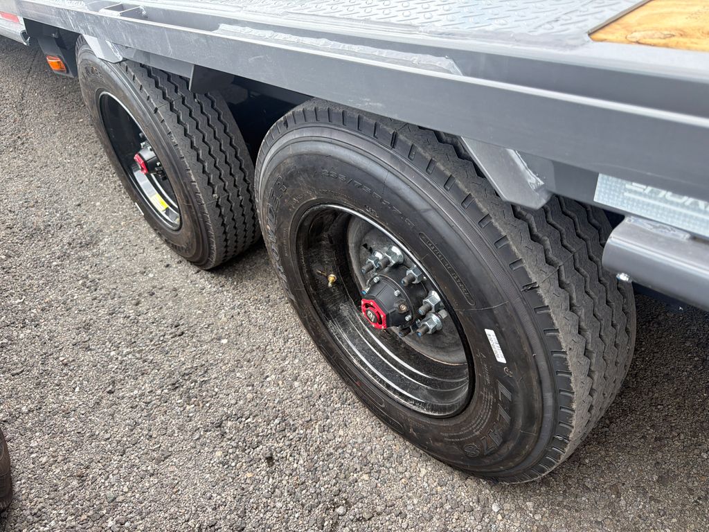 2027 Horizon 8.5x40 Gray Gooseneck Flatbed Trailer – Stock 18778 view 4